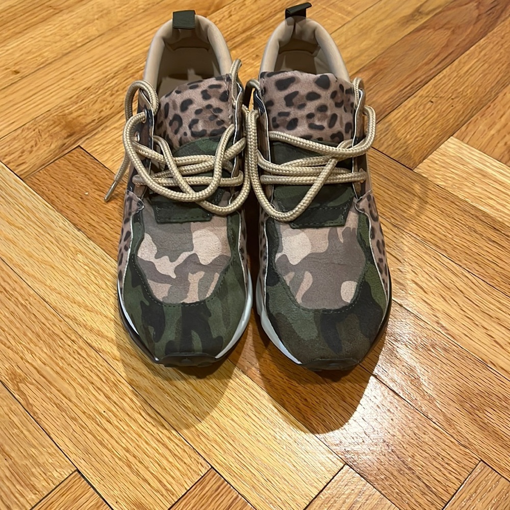 Steve Madden sneakers size 8.5